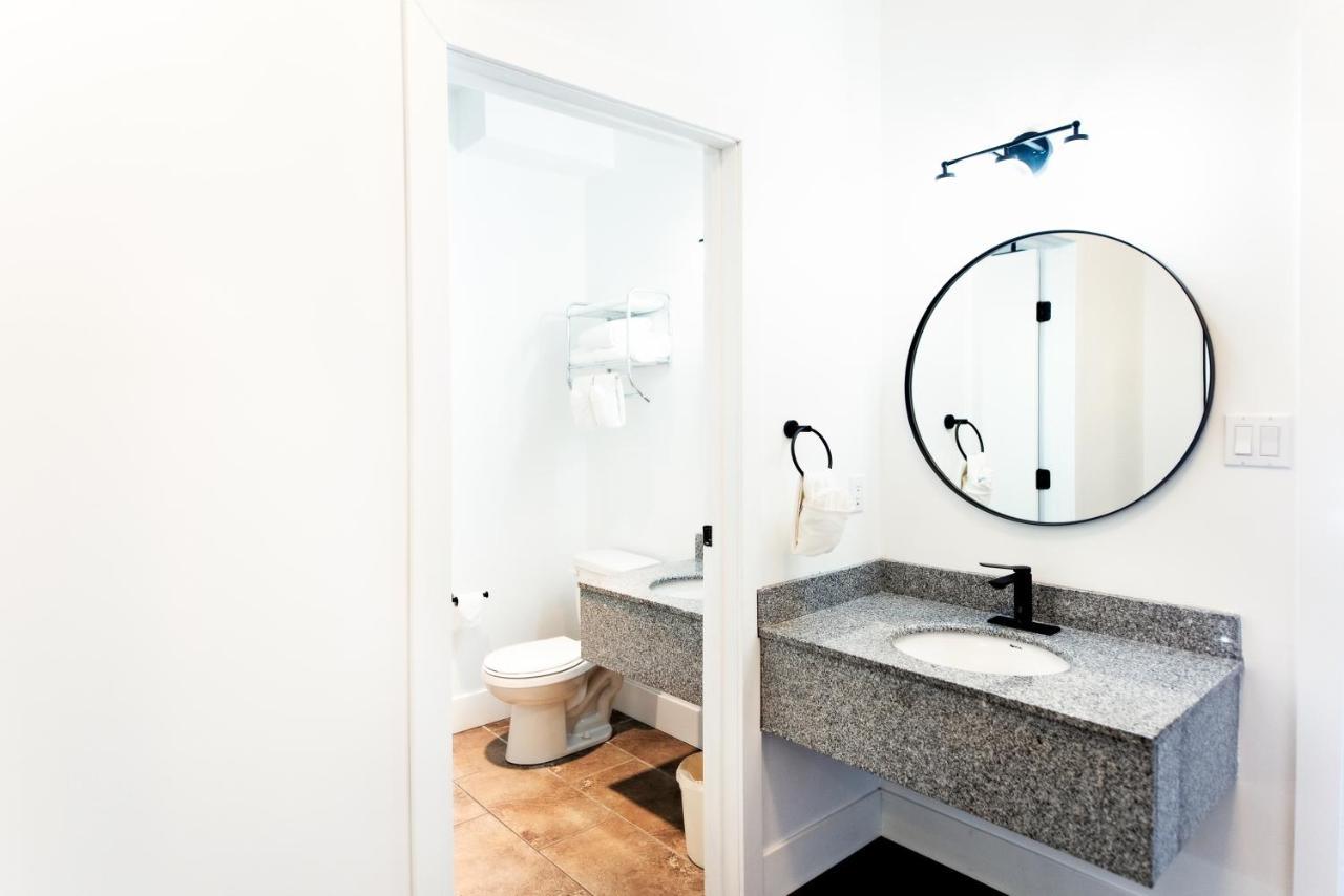 Waterton Glacier Suites Экстерьер фото