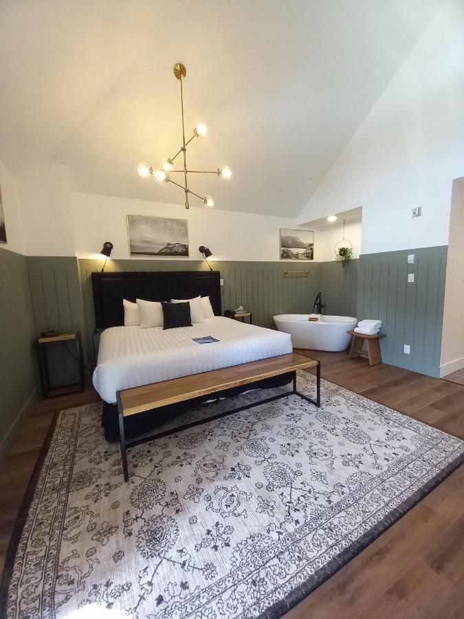 Waterton Glacier Suites Экстерьер фото