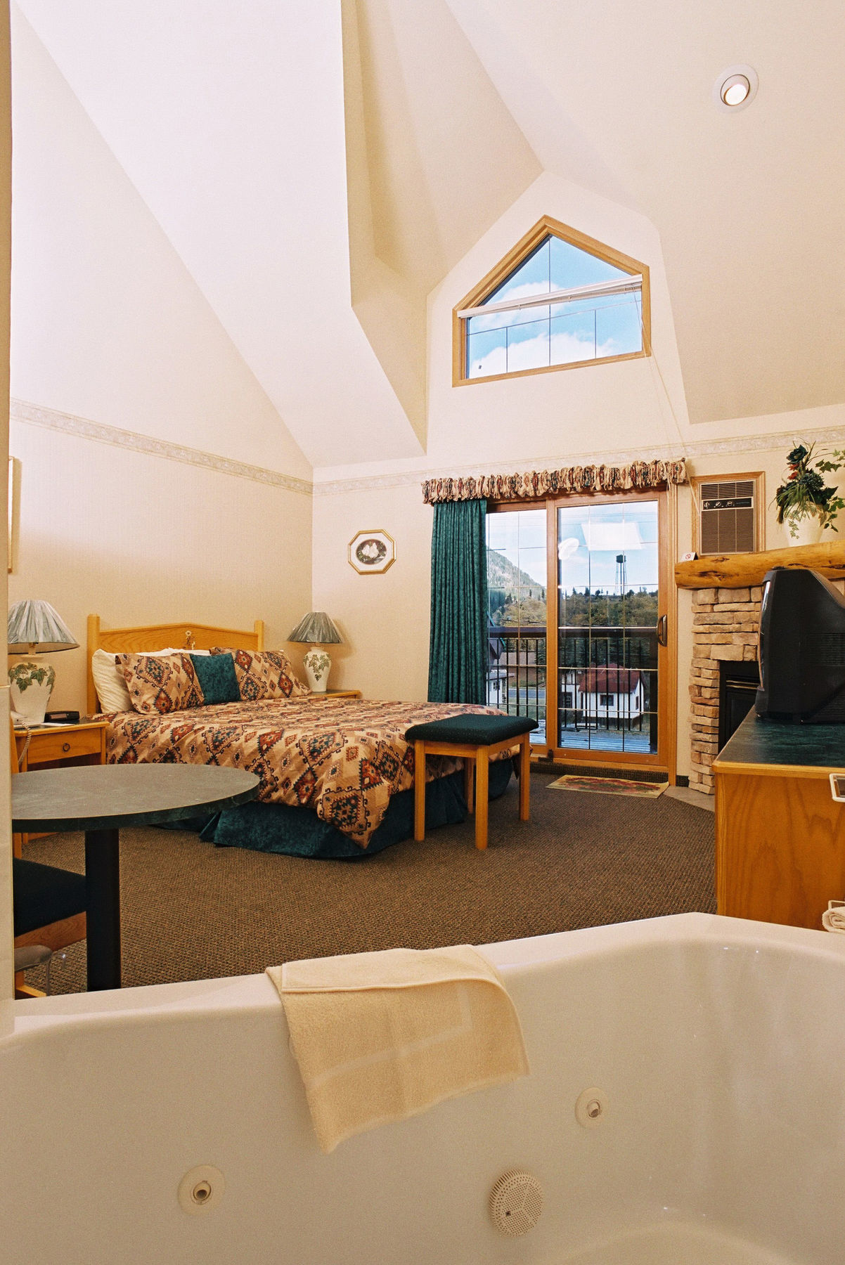 Waterton Glacier Suites Экстерьер фото