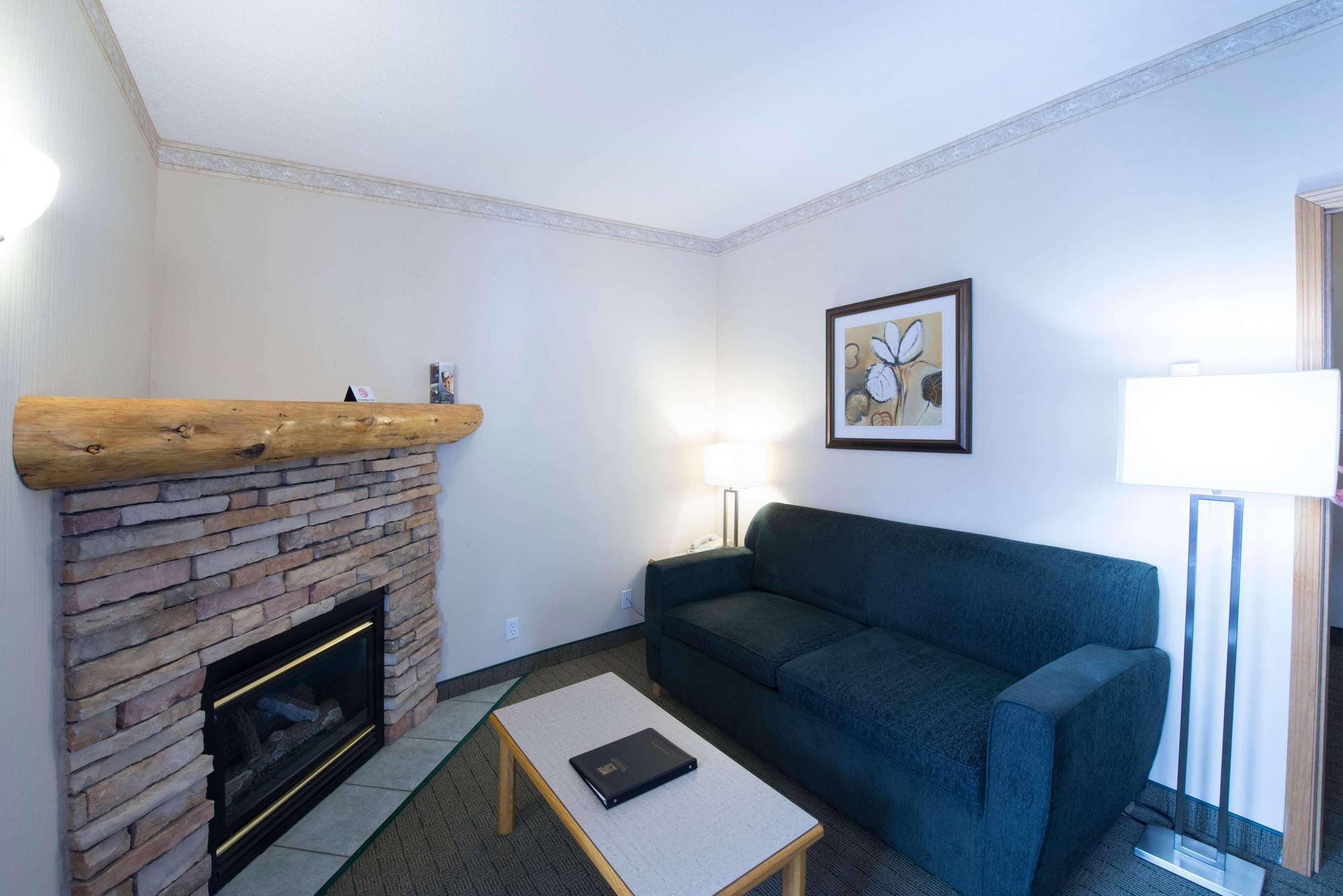 Waterton Glacier Suites Экстерьер фото