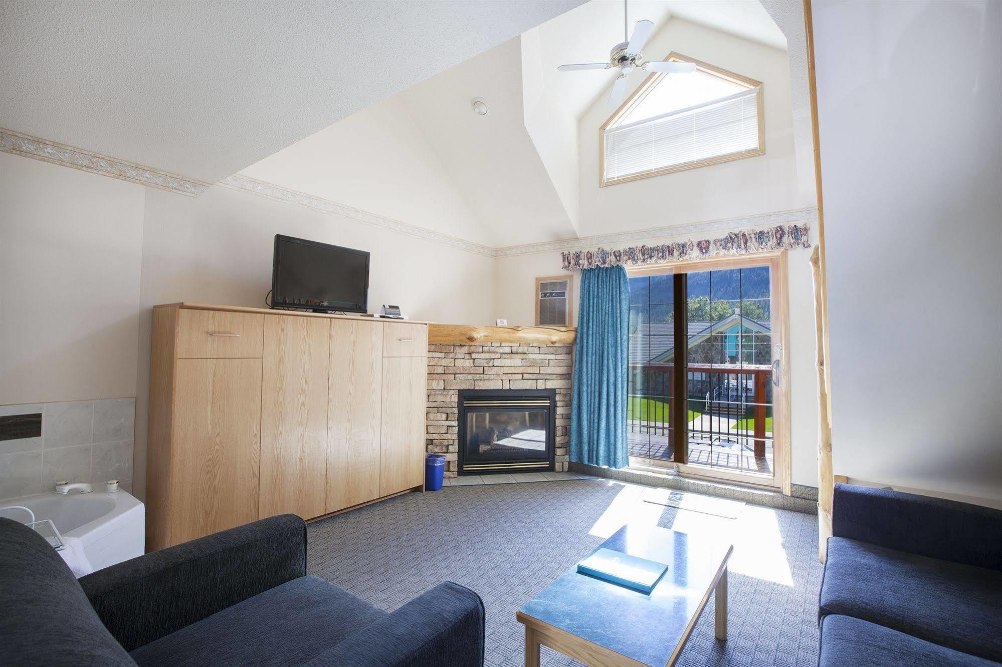 Waterton Glacier Suites Экстерьер фото